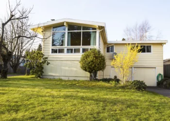 From Aluminum to Masonite: A Comprehensive Guide to Siding Painting Options in Flower Mound