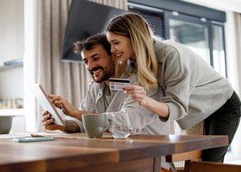 E-Commerce Goldmine: What Shoppers Buy Most Online
