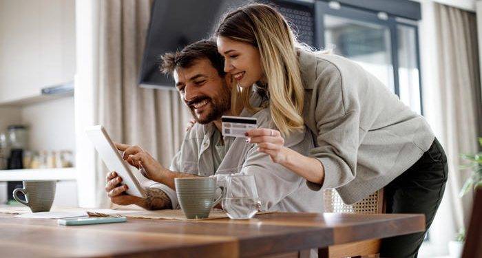 E-Commerce Goldmine: What Shoppers Buy Most Online
